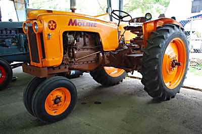 Antique Tractor Show - Minneapolis Moline 1960 4 Star